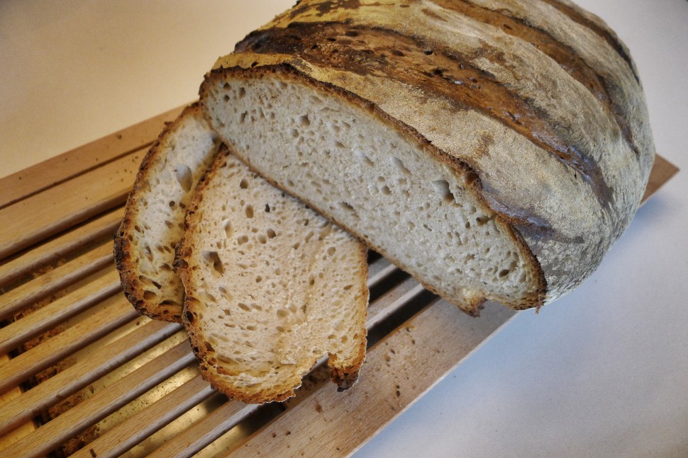 Dunkles Bauernbrot mit Roggensauerteig-03